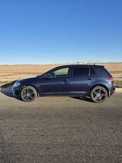 2018 Volkswagen Golf Trendline TSI 1.8L for sale. Excellent condition, very low milage, no accidents...
