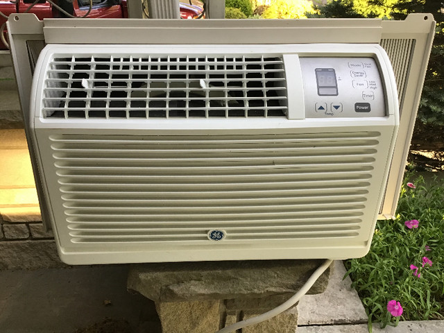 Window Air Conditioner 5000 BTU, 550 watts, like new in Heaters, Humidifiers & Dehumidifiers in Norfolk County