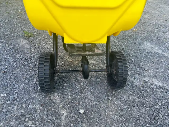 Walk behind spreader541165216366612482