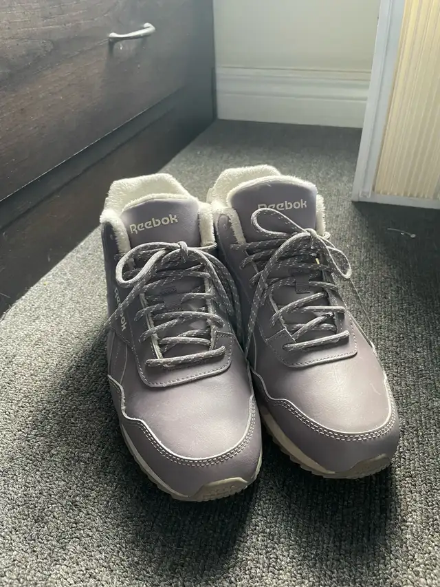 Reebok women’s winter shoes  in Women's - Shoes in Oshawa / Durham Region - Image 2