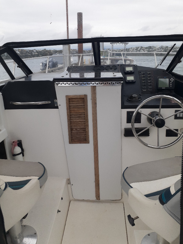 23 Foot Bayliner Trophy For Sale in Powerboats & Motorboats in Port Alberni - Image 4