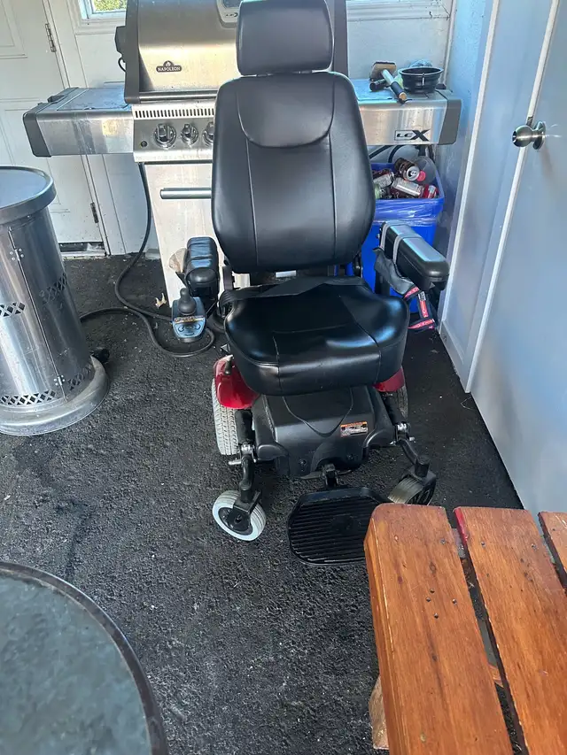 motorized wheelchair574233362029629442