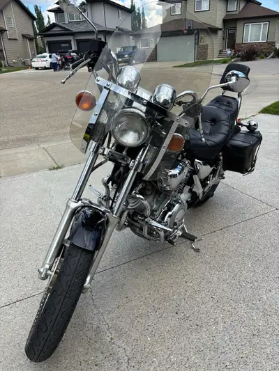 1992 Virago XV 1100. 16,000 km. Mint Condition. Metallic Black paint over Metalic Charcoal tank inse...