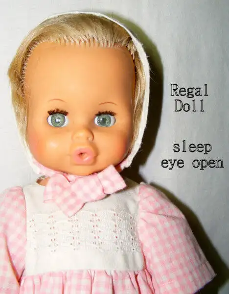 VINTAGE Regal doll, wetting, vinyl, blue sleep eyes, blond, 16” in Toys & Games in City of Toronto - Image 2