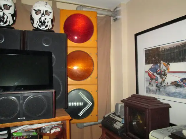 Traffic Lights Retired From Vaughn with Mounting Brackets- Wired63826839984387120