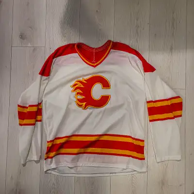 Vintage Calgary Flames Jersey CCM Youth Large, View more