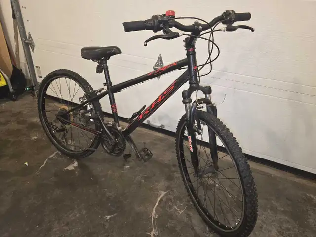 KHS 24-inch Mountain Bike in Mountain in Moncton - Image 9