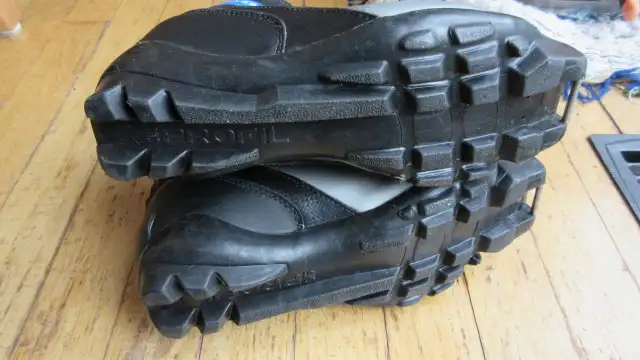 Salomon Equipe SNS Cross Country Ski Boots EU36 in Ski in Ottawa - Image 5
