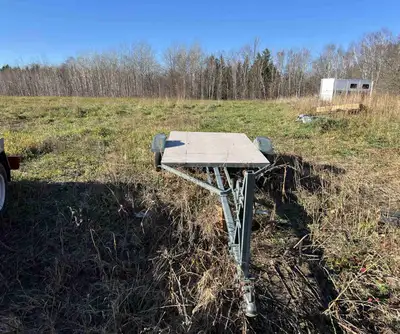 5x8 deck Frame in good condition New plywood deck lights don’t work .