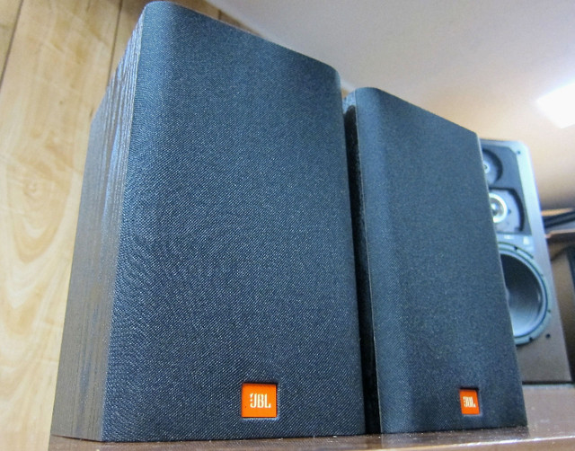 JBL M5 BOOKSHELF SPEAKERS * GREAT JBL SOUND * USA in Speakers in Ottawa