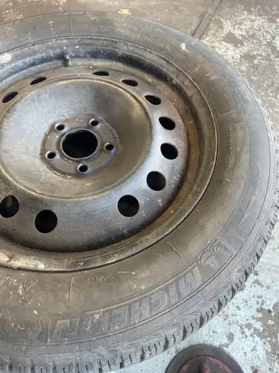Upgrade your ride with this set of four pre-owned Michelin 225/60R17 winter tires mounted on steel r...