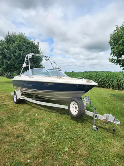Boat General: - 1998 Maxum Ski and Fish Bowrider 2000 SRF – Model 2054 MK o 20 feet long o 8 person...