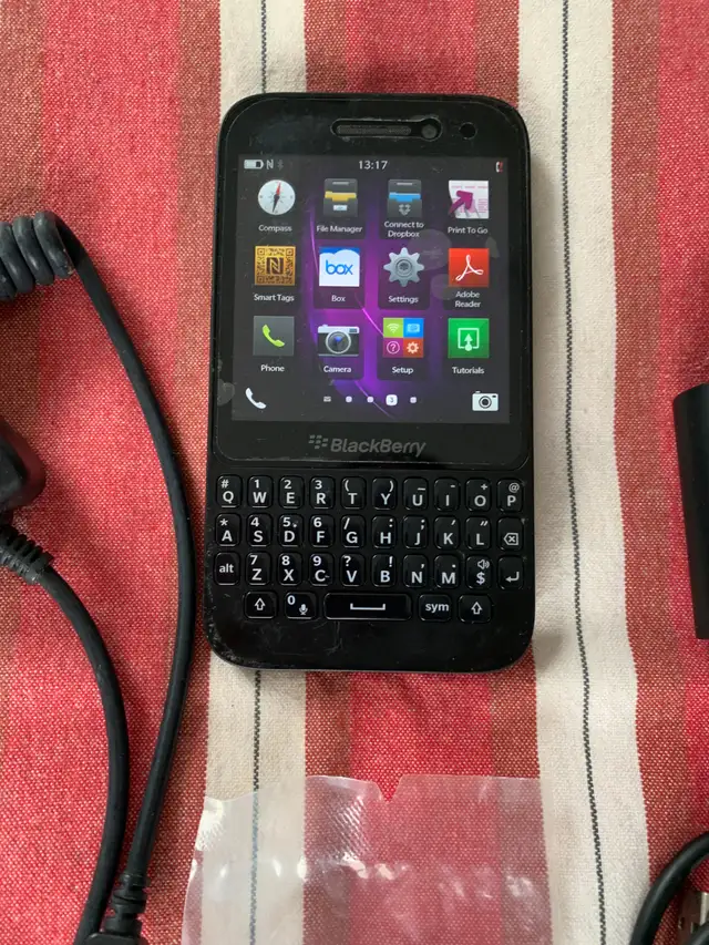 BlackBerry Q5  (8GB-Unlocked) GSM Dual-Core OS 10.2  Cell Phone in Cell Phones in City of Toronto - Image 4