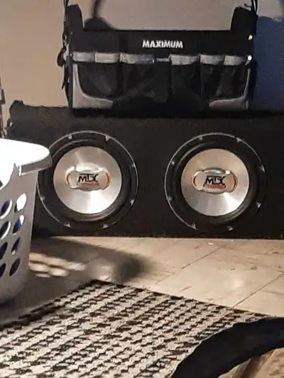 PLEASE PLEASE READ BEFORE MESSAGES I have x2 MTX subs, comes with a box (One sub is NOT functional,...
