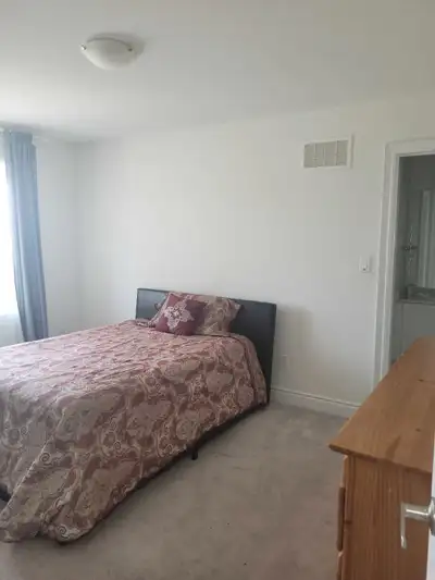 $800 room in Newmarket/East Gwillimbury: Female renter