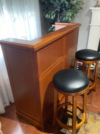 Wooden Bar with Stools and Storage Cabinets 
