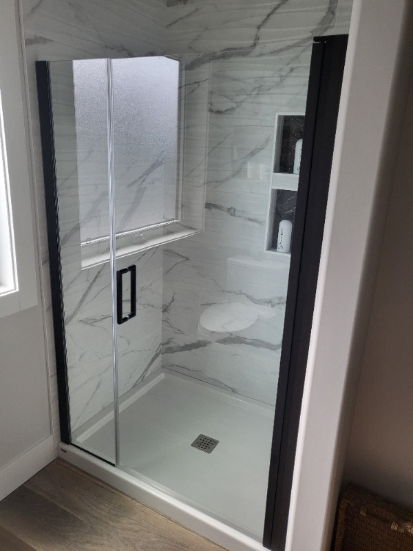 Glass shower enclosure, 48", NEW in Plumbing, Sinks, Toilets & Showers in Vernon