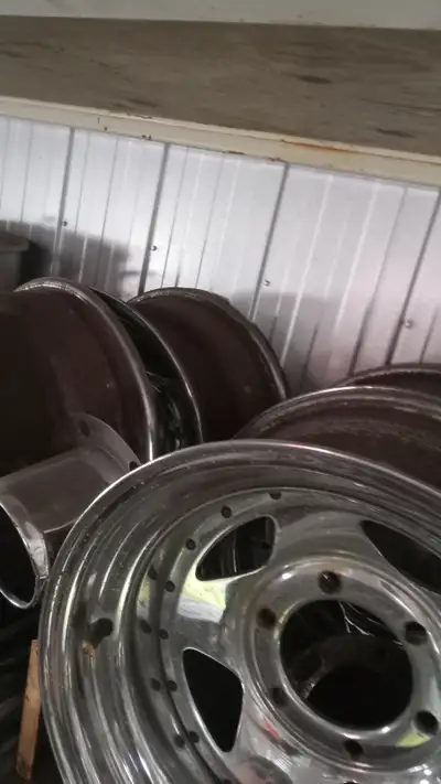 Old chrome rims 15"×8", 6 x 5.5" bolt pattern 4.25" hub. Comes with center caps with open ends on 2...