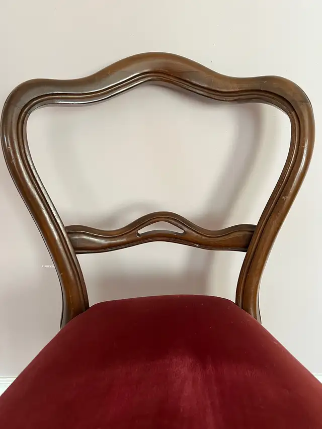 VINTAGE - BOGDON & GROSS FURNITURE CO. VICTORIAN STYLE BALLOON B in Chairs & Recliners in Belleville - Image 7