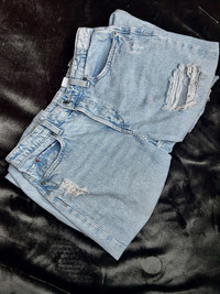 Distressed Blue Jeans 