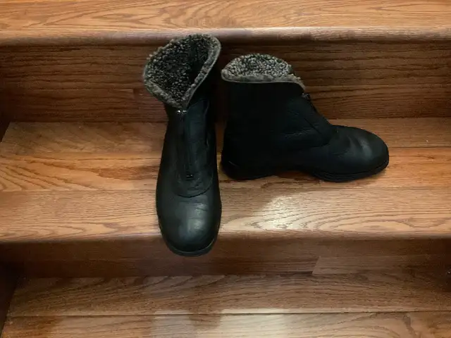 Made in Canada Winter Boots Women’s Size 10 in Women's - Shoes in Edmonton - Image 4