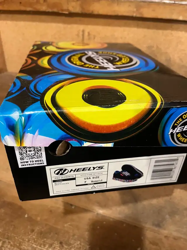 Heelys - Girls heel rolling shoes size 8 in Kids & Youth in Oshawa / Durham Region - Image 2