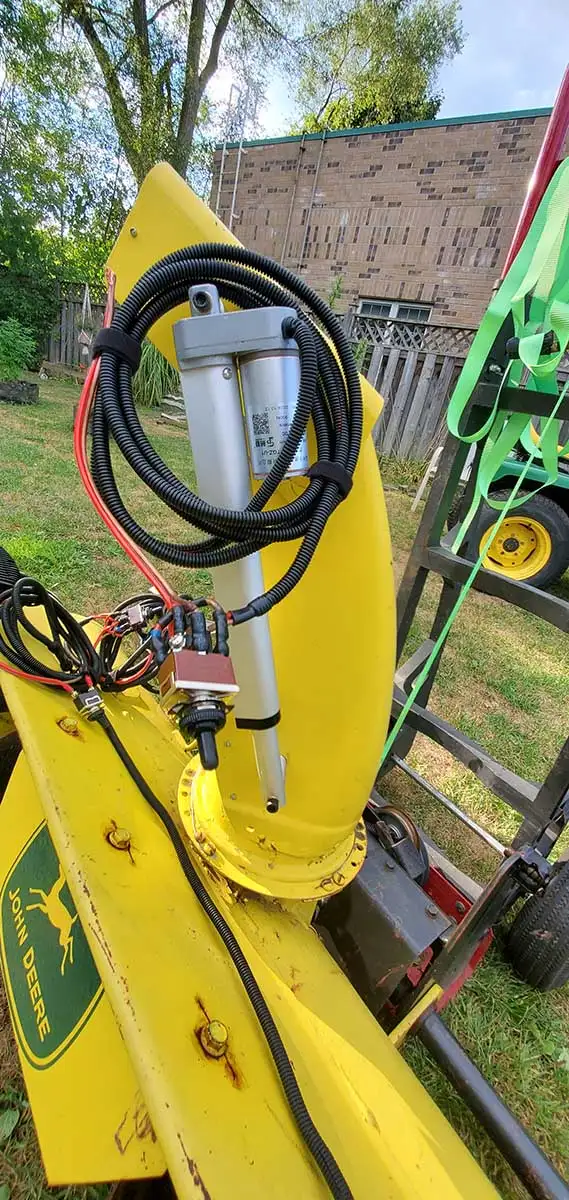 JOHN DEERE 49 INCH SNOW THROWER SNOWBLOWER 318/300 SERIES QUICK in Snowblowers in Mississauga / Peel Region - Image 4