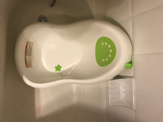 Fisher-Price Baby bathtub in Bathing & Changing in Ottawa