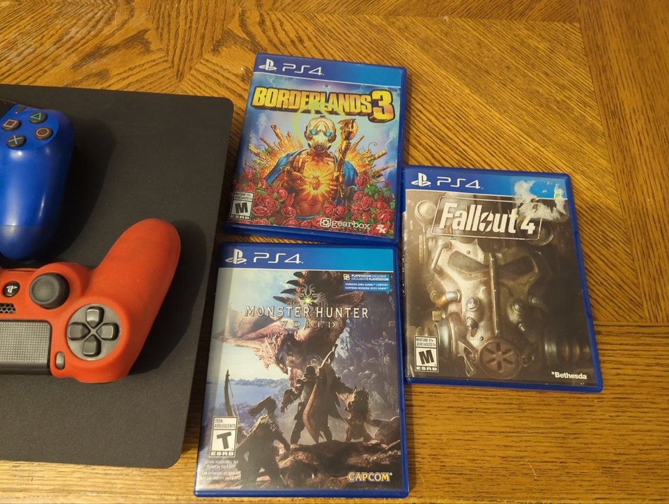 PS4 with controllers and games | Sony Playstation 4 | Winnipeg | Free ...
