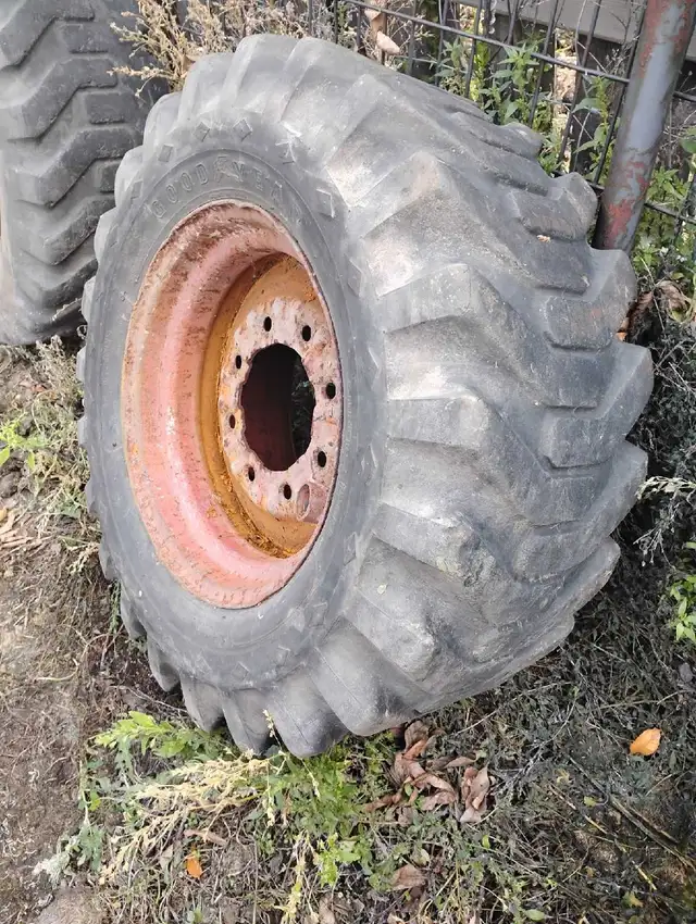 skid steer tires in Heavy Equipment in Regina - Image 2