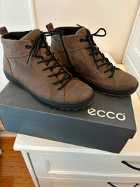 LEATHER WINTER BOOTS - NEW