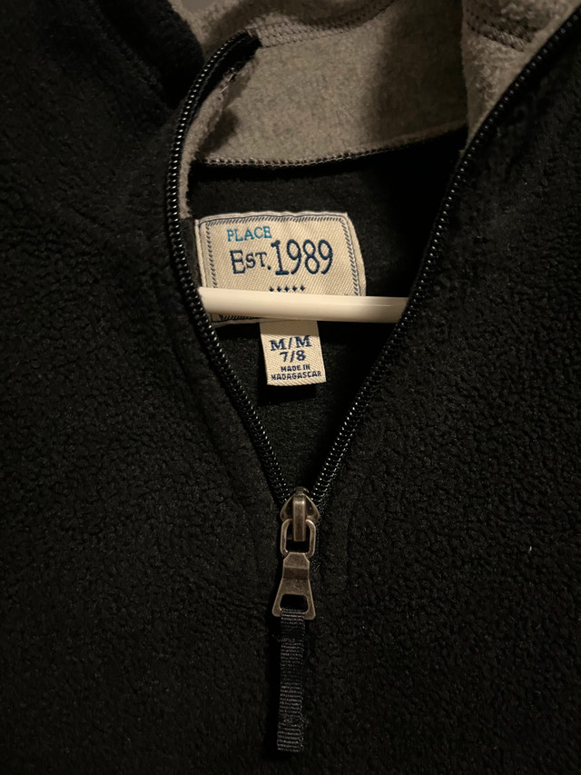 Boys black fleece pull over sweater - 7/8 in Kids & Youth in Calgary - Image 4