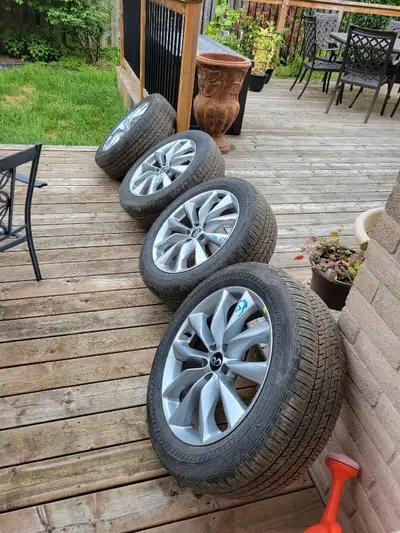 OEM QX50 Runflat Tires for sale. O.E.M. wheels tpms sensors . 235/55/19 tires. 5x114.3 bolt pattern....