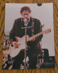 BOB DYLAN LIVE ON STAGE WHITE BACKGROUND COLOR GLOSSY 8 X 11 IN.
