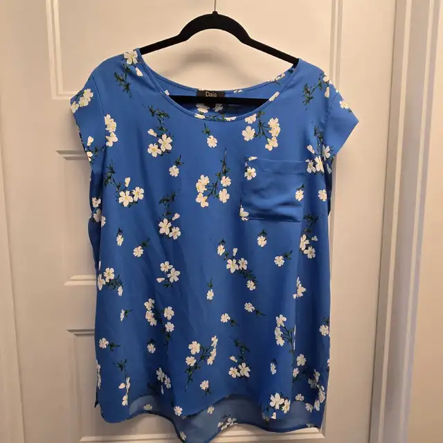 Dalia Floral Blouse in Women's - Tops & Outerwear in Winnipeg - Image 2