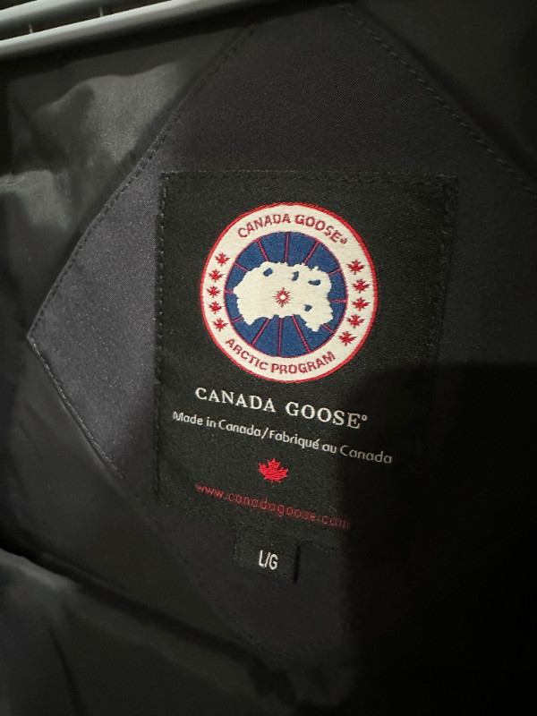 CANADA GOOSE JACKET FOR SALE in Women's - Tops & Outerwear in City of Toronto - Image 4
