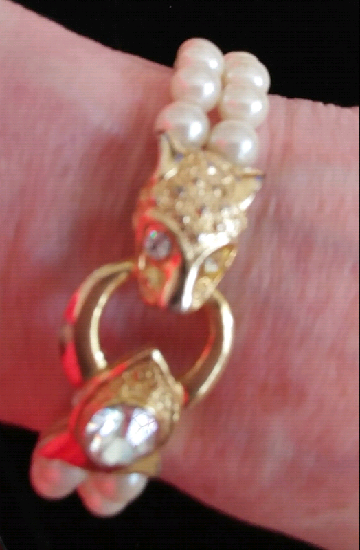 9  bracelets différents  in Garage Sales in City of Montréal - Image 3