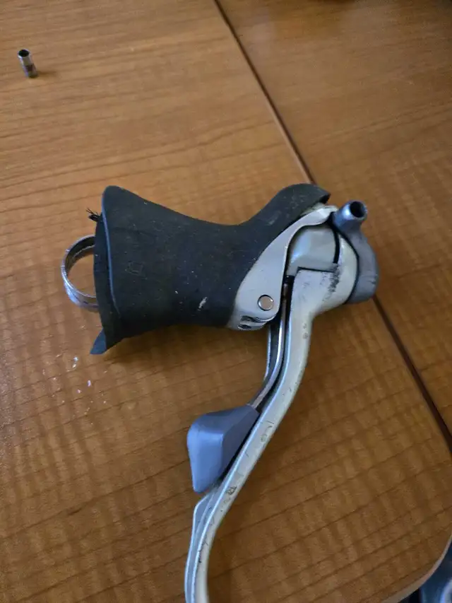 Shimano 105 Left Shifter in Frames & Parts in City of Toronto - Image 3