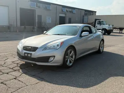 Experience the thrill of driving with this used 2011 Hyundai Genesis Coupe Premium 2.0T, equipped wi...
