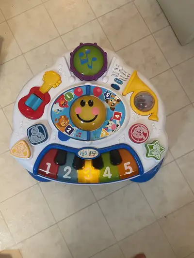 Vtech baby/toddler activity table. Also converts to a floor toy for younger babies that can’t stand...