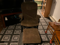 Chaise berçante avec appui pied