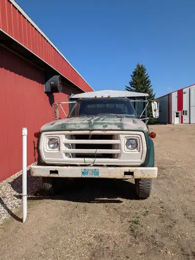 Good motor and drivetrain Good hoist and tarp Has an electrical problem. $3000 obo Please contact No...