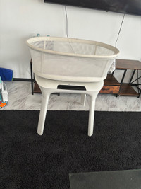 Mamaroo bassinet 