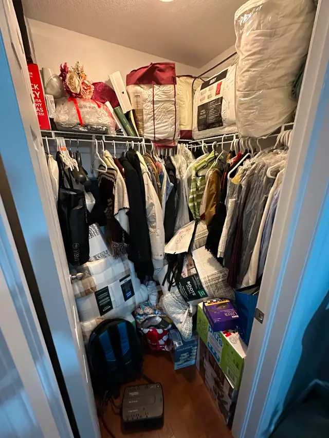Bed Room Shared Bathroom62865716602881123