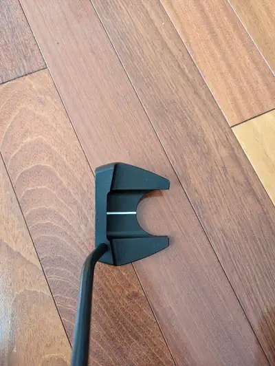 Evnroll ER5 Hatchback RH Putter - 33" Head cover included. Excellent condition