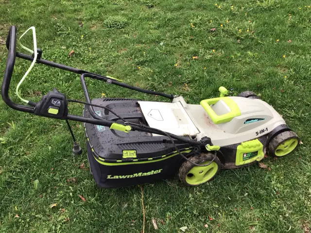 Electric LawnMaster Powerful 12.5 Amp Motor, 18", 3-in-1 in Lawnmowers & Leaf Blowers in Oakville / Halton Region - Image 6