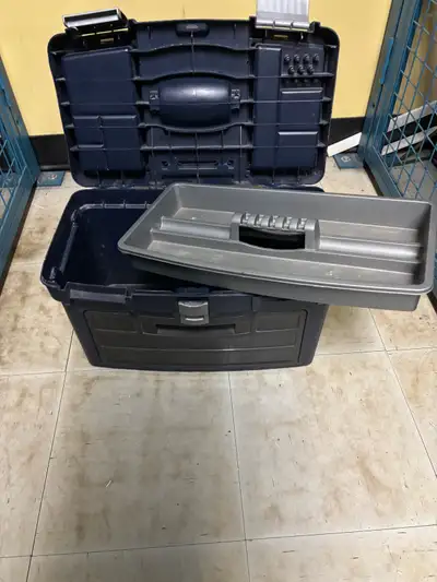 Un coffre à outils pratique et compact (17x10x11).