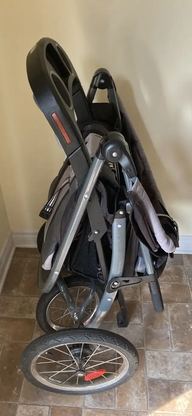 Graco foldable jogging stroller in Strollers, Carriers & Car Seats in Gatineau - Image 5