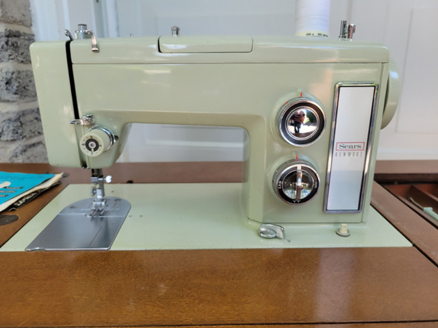 Kenmore 1755 Twin Needle Sewing Machine in Hobbies & Crafts in Oakville / Halton Region - Image 2