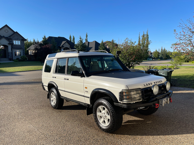 A Beauty 2003 Discovery II HSE - full load in excellent condition. Original paint with no rust on bo...